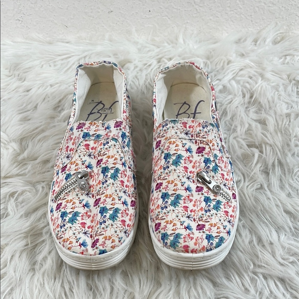 Blowfish Malibu Fariachi White Colorful Floral Slip-On Shoes Size 8.5